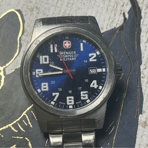Estate Men’s Blue and Silver Swiss Military Watchby Wenger missing clasp pin D2